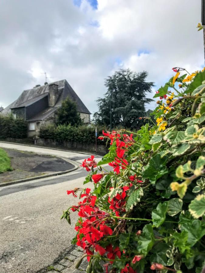 Mortain-Bocage La Tour Cachee Bed & Breakfast エクステリア 写真