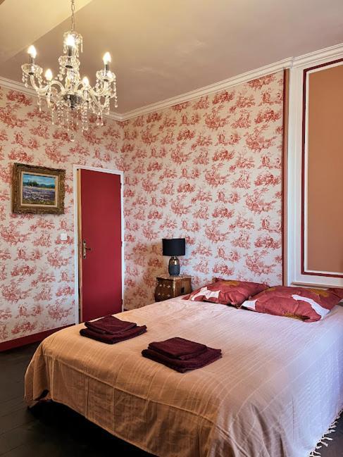 Mortain-Bocage La Tour Cachee Bed & Breakfast エクステリア 写真