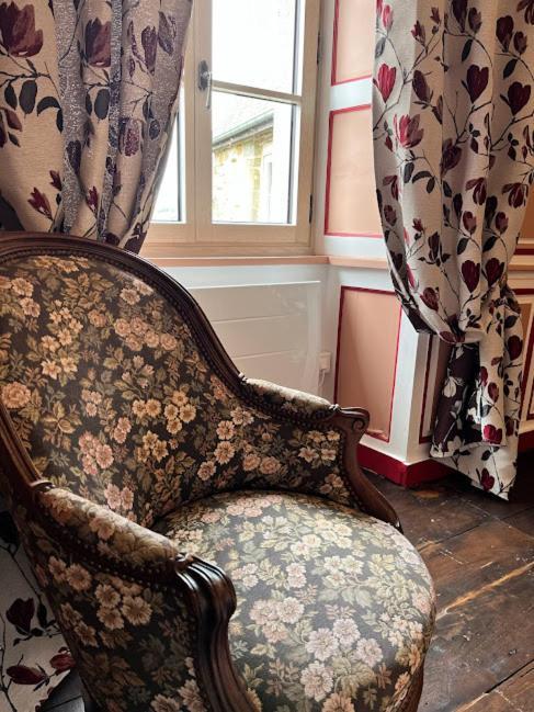 Mortain-Bocage La Tour Cachee Bed & Breakfast エクステリア 写真